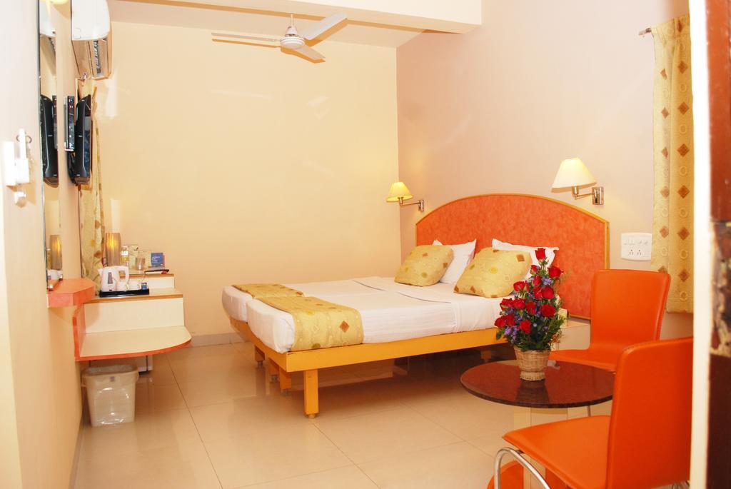 Hotel Pandian Chennai Exterior foto