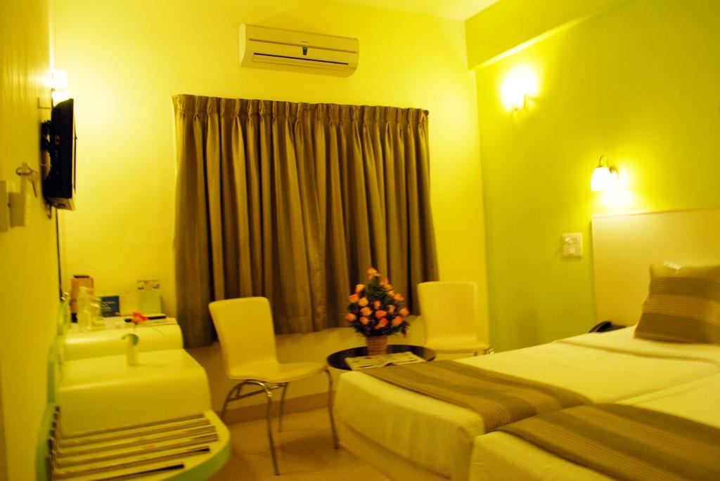 Hotel Pandian Chennai Exterior foto