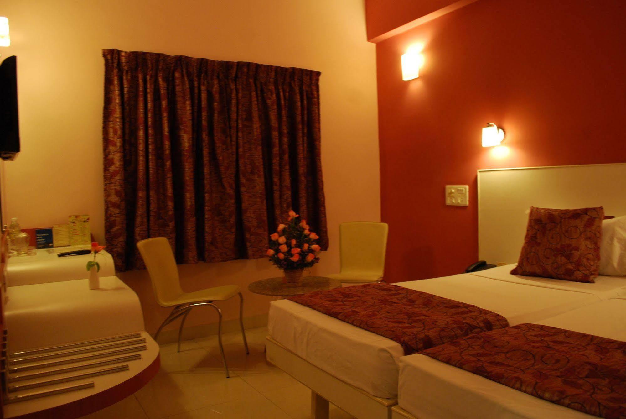 Hotel Pandian Chennai Exterior foto
